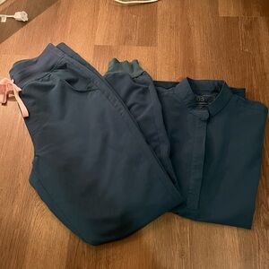 FIGS Caribbean Blue Rafaela Top (XXS) & Zamora Joggers (XS- petite)